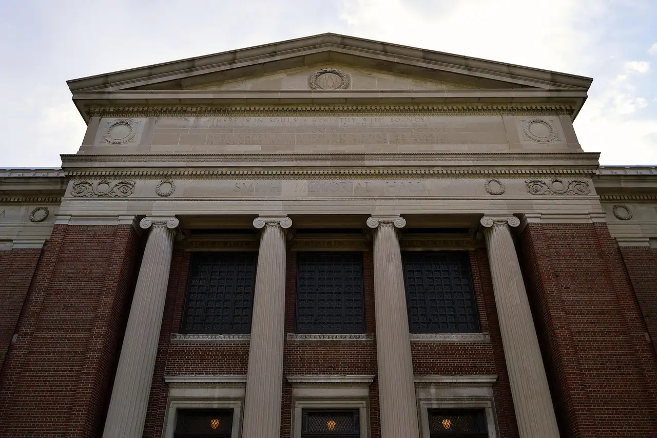 University setting representing academic research on technology acceptance